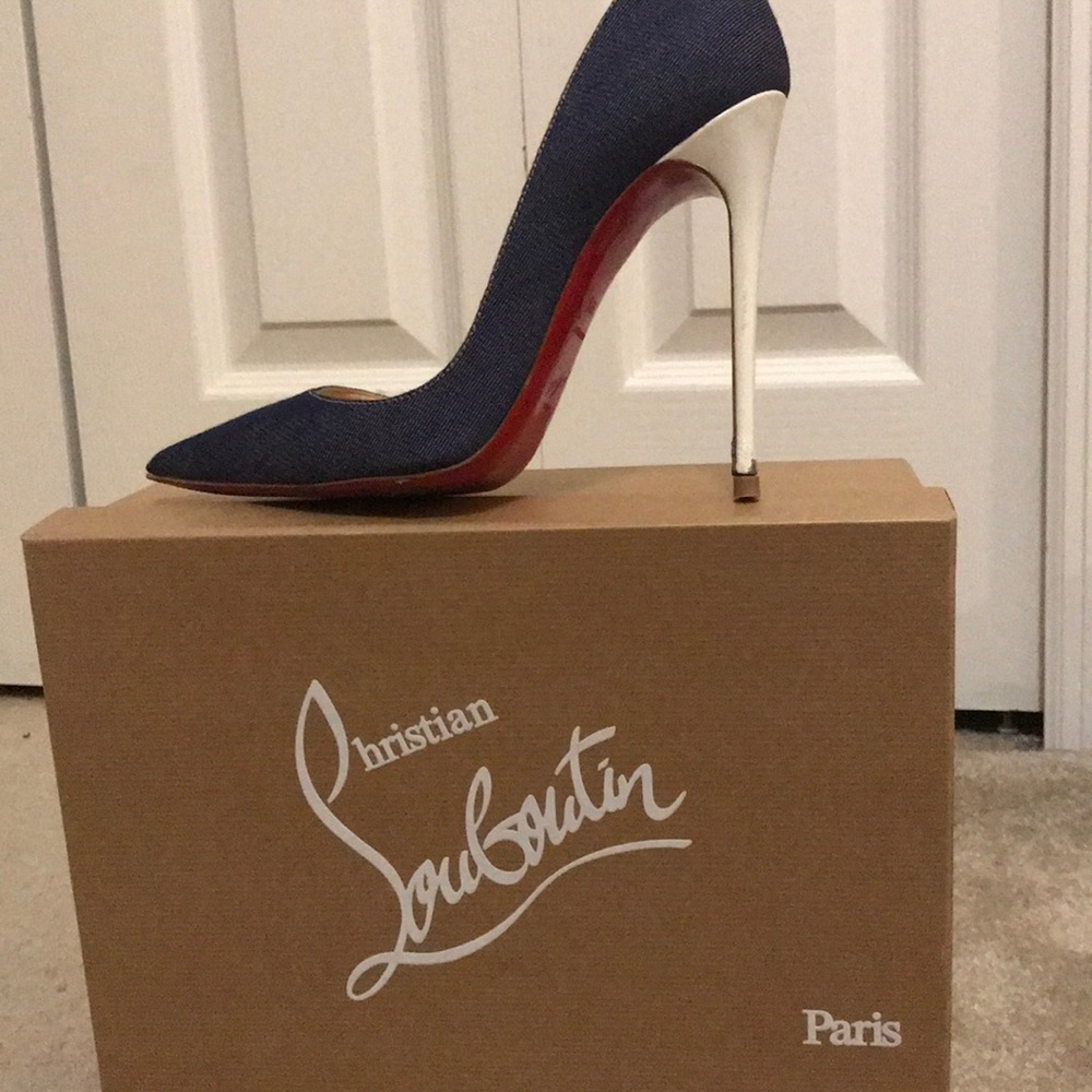 Christian Louboutin pump